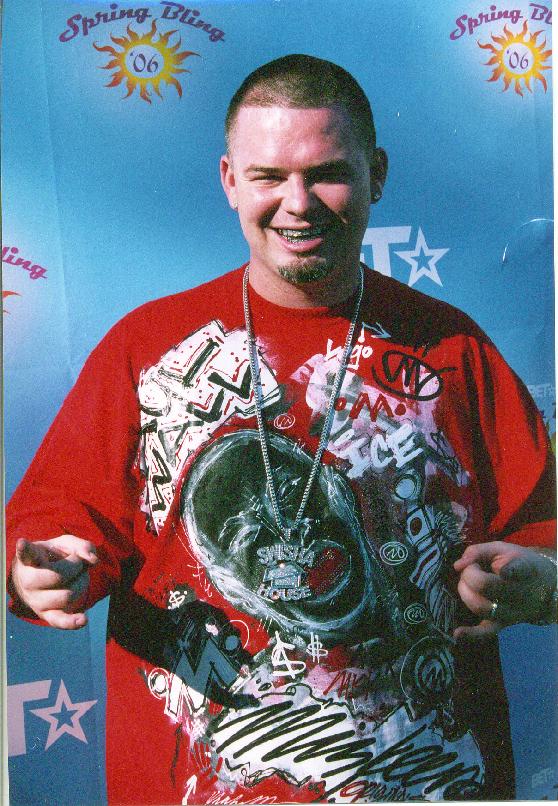 Paul Wall Shows his Grill